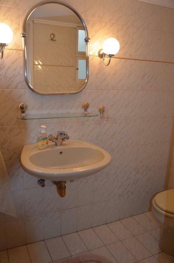 Perfect Beachfront Apartment เอเธนส์ ภายนอก รูปภาพ