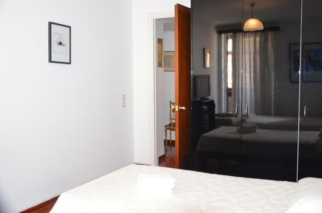 Perfect Beachfront Apartment เอเธนส์ ภายนอก รูปภาพ